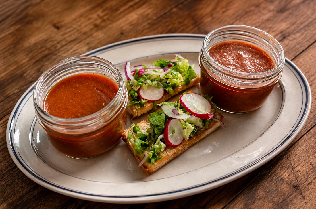 Gaspacho de tomate et tartines fraîcheur